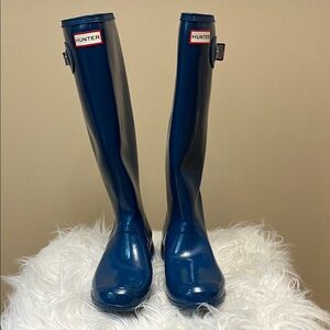 NWOT Hunter Navy Tall Boots